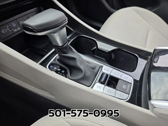 Used 2025 White Hyundai SEL image 29