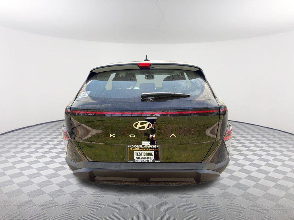 New 2026 Black Hyundai SE FWD image 6