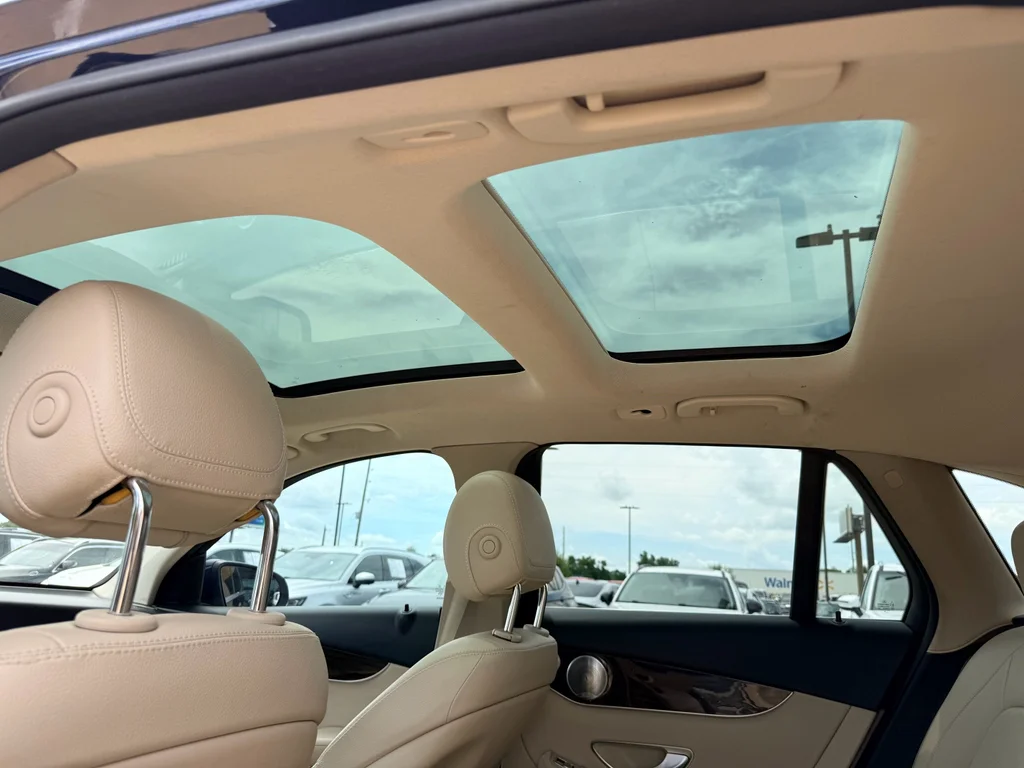 Used 2016 Lunar Blue Metallic Mercedes-Benz 300 image 23