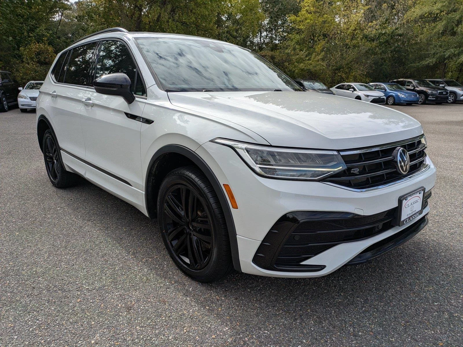 Used 2022 Pure White Volkswagen SE R-Line Black image 2