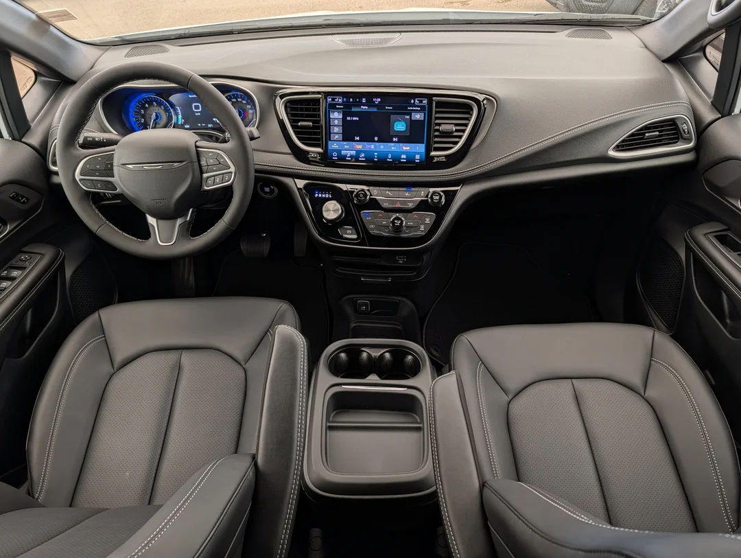 New 2027 White Chrysler Select - - AWD - 3.6L Pentastar V6 - Adaptive Cruise Control - Blind Spot Monitor & More! image 26