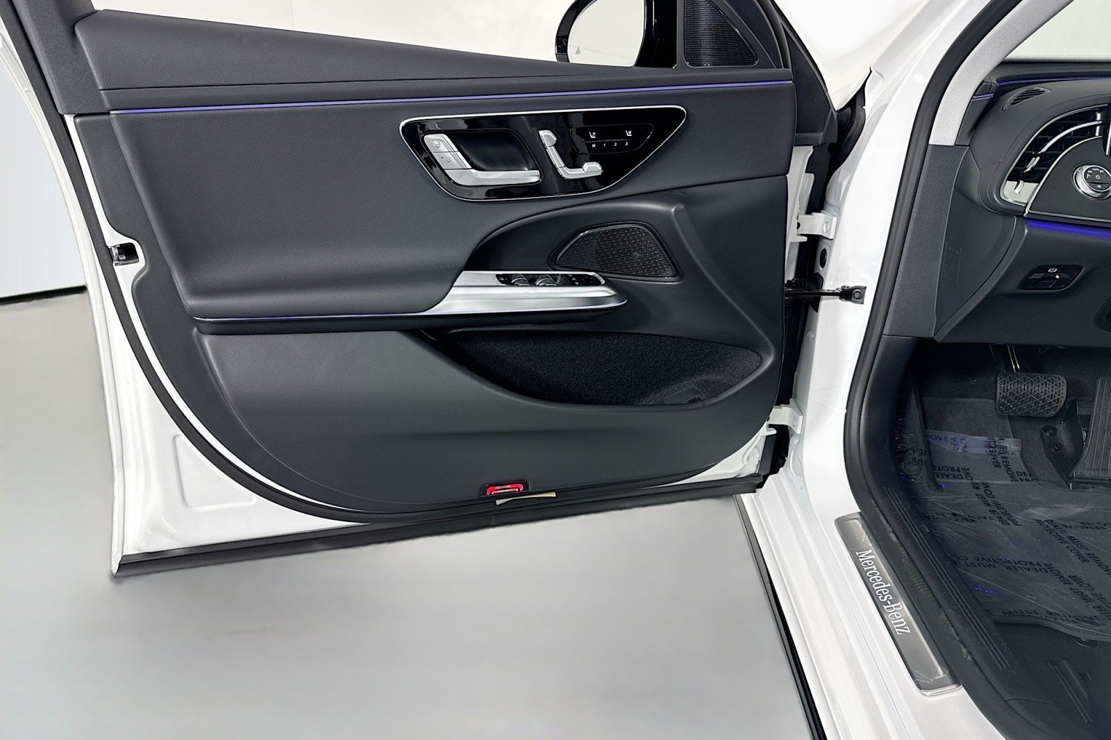 New 2026 Polar White Mercedes-Benz E 450 4MATIC® Sedan image 20
