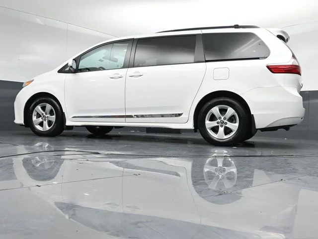 Certified Used 2018 Super White Toyota LE image 37
