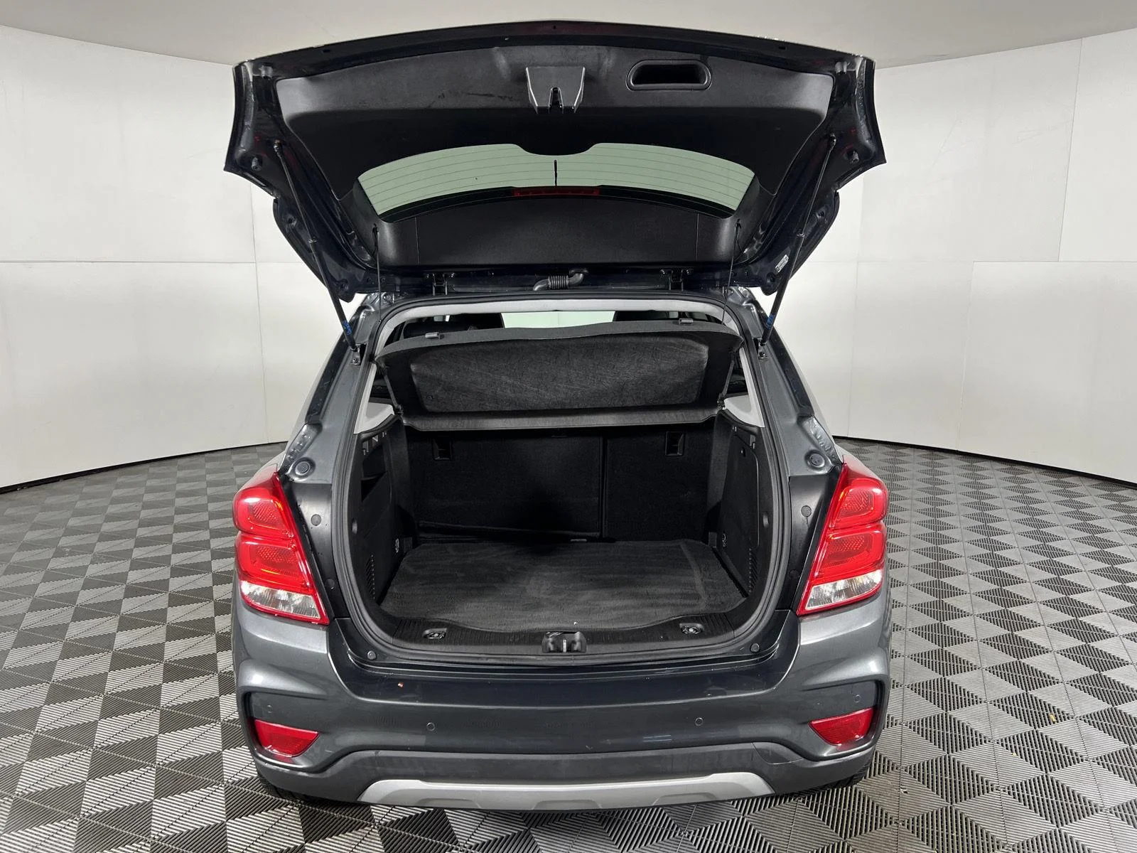 Used 2019 Nightfall Gray Metallic Chevrolet Premier image 49