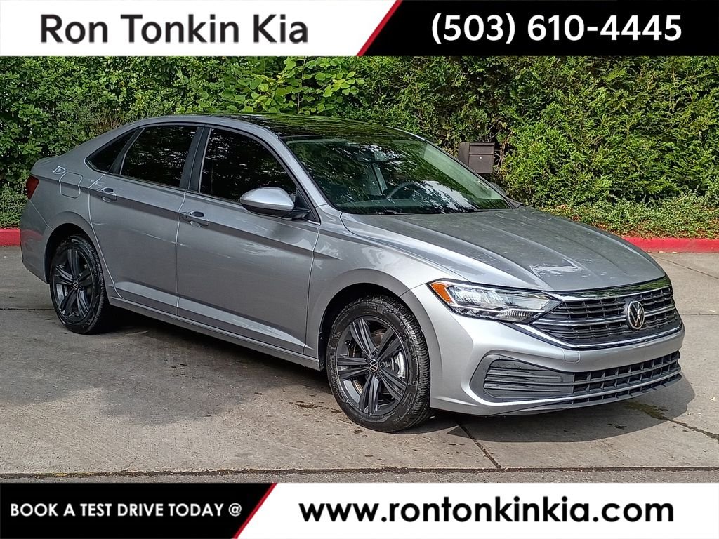 Used 2022 Silver Volkswagen 1.5T SE image 1