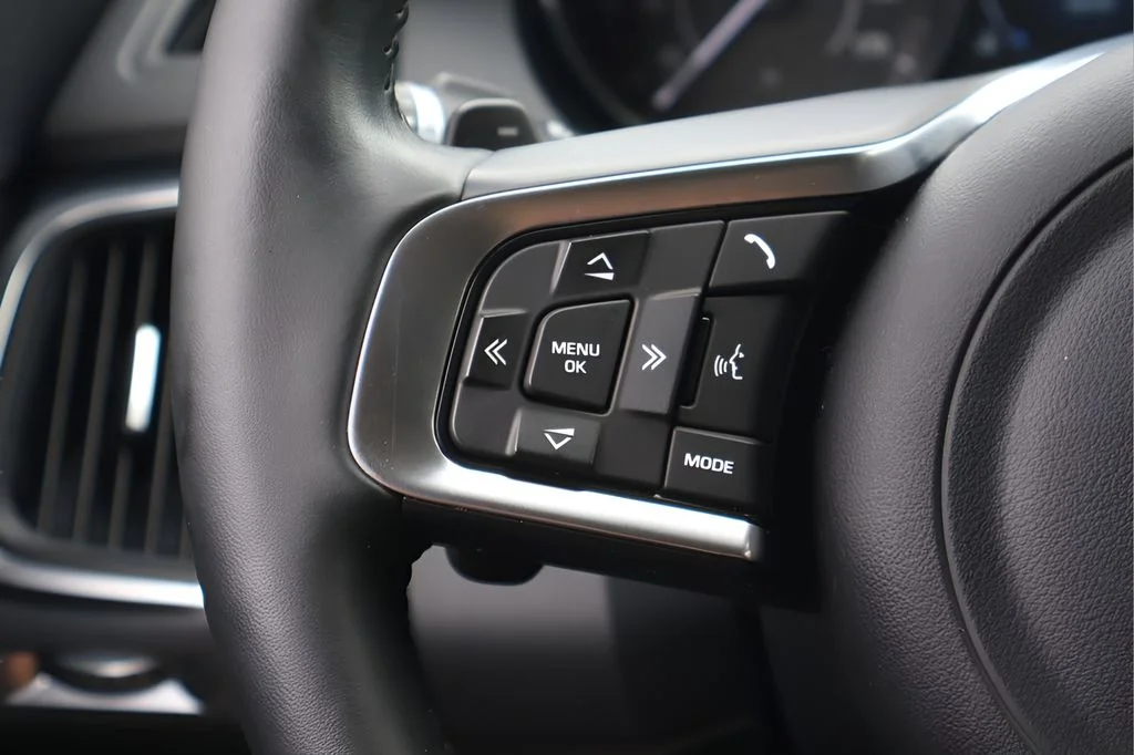 Used 2019 Gray Jaguar SE image 19