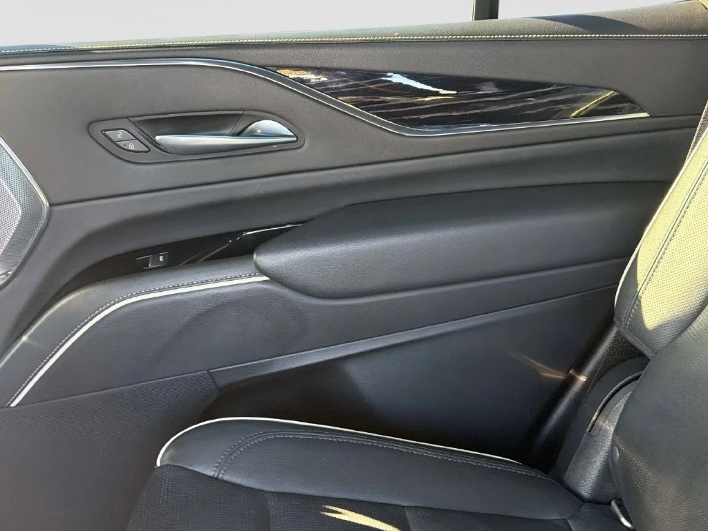 Used 2021 Crystal White Tri-Coat Cadillac Sport image 18