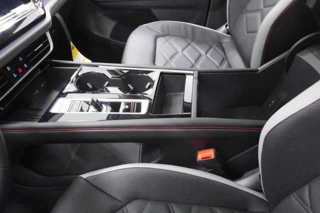 New 2026 Opal White Pearl Volkswagen 2.0T Peak Edition image 36