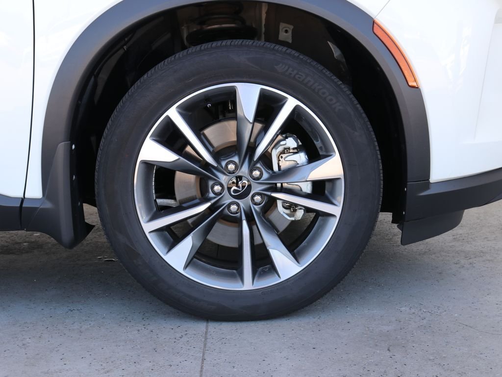 Certified Used 2025 White INFINITI LUXE image 49