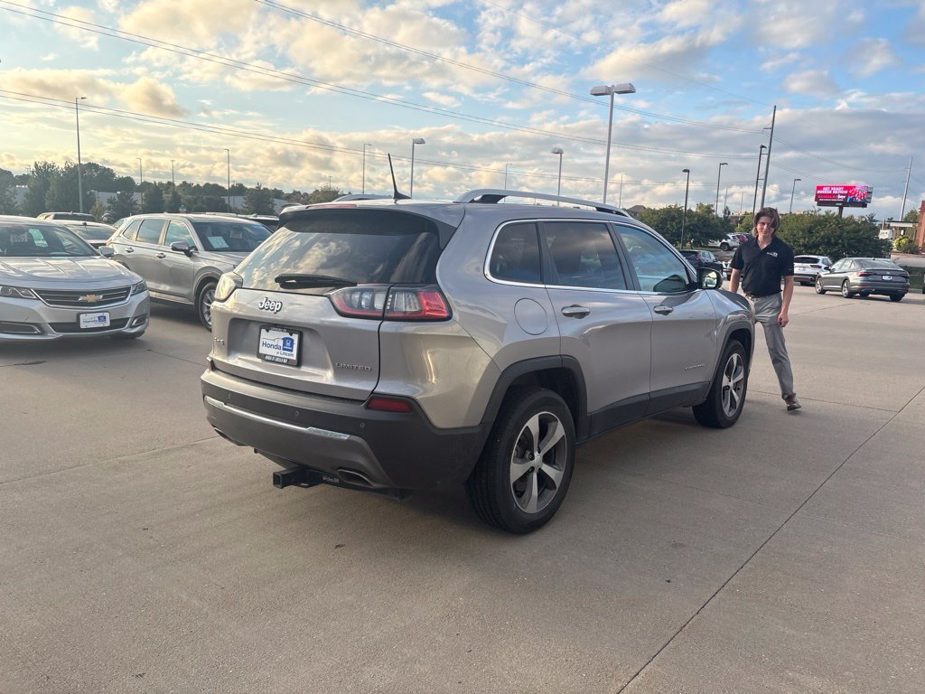 Used 2019 Billet Silver Metallic Clearcoat Jeep Limited image 5