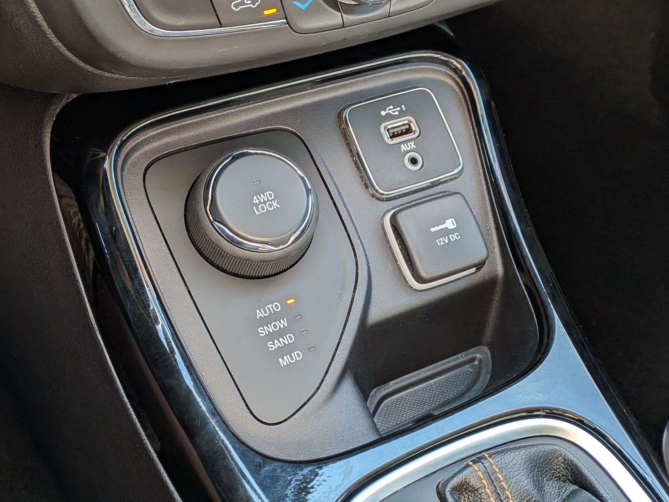 Certified Used 2019 Diamond Black Crystal Pearlcoat Jeep Limited image 25