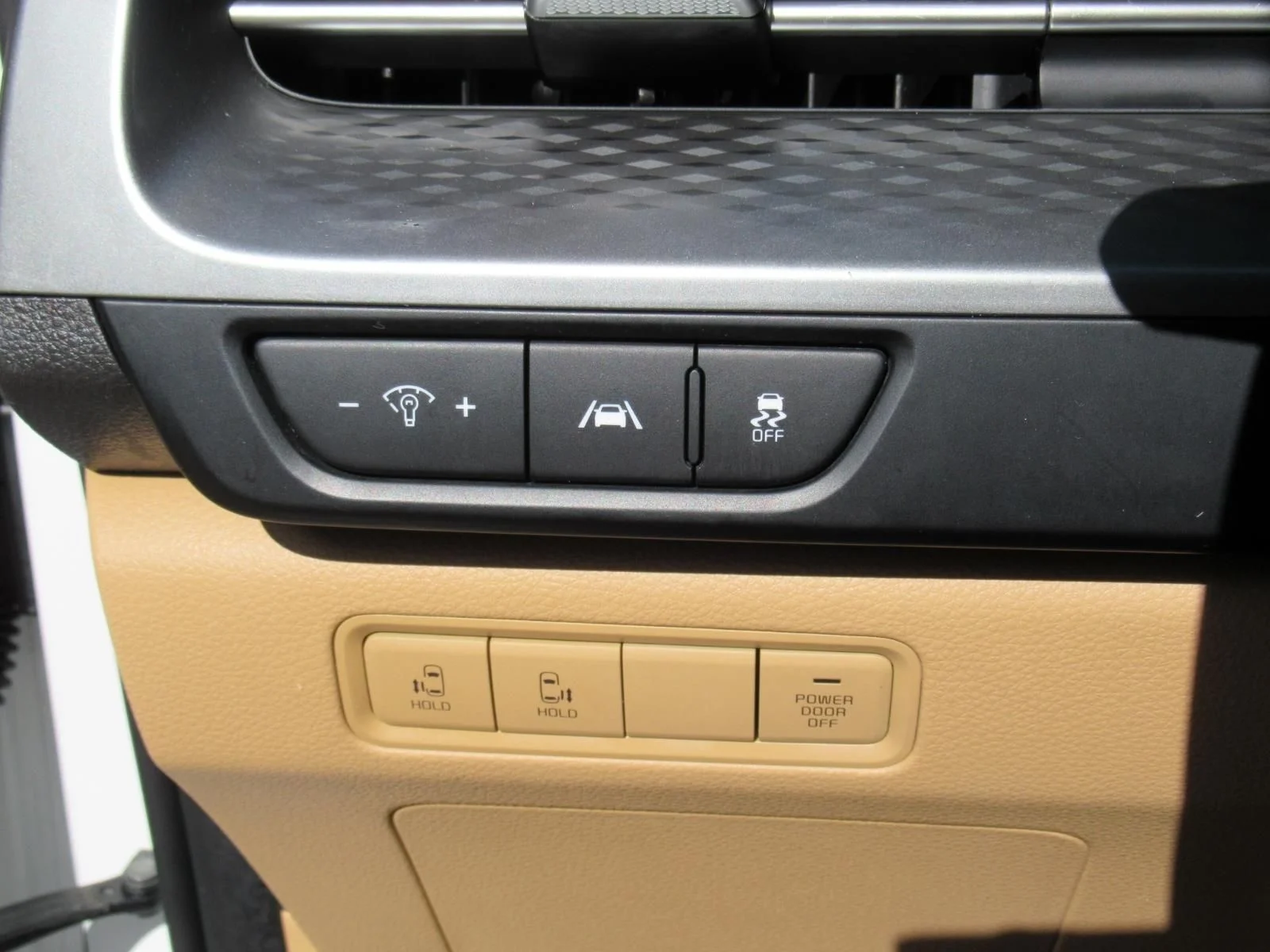 Used 2024 White Kia LX image 19
