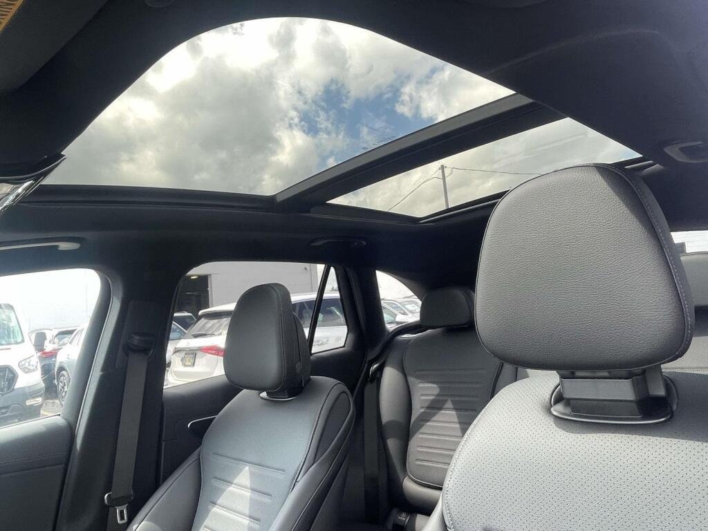 New 2026 2040/Black Mercedes-Benz GLC 300 image 5