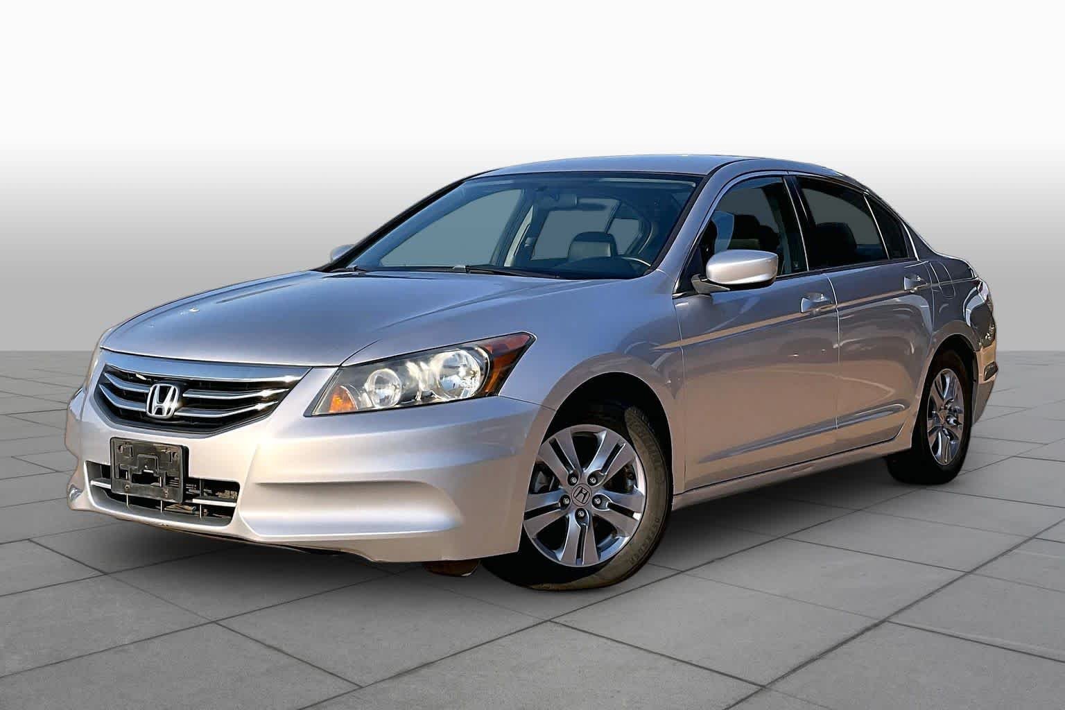 Used 2012 Polished Metal Metallic Honda SE image 2