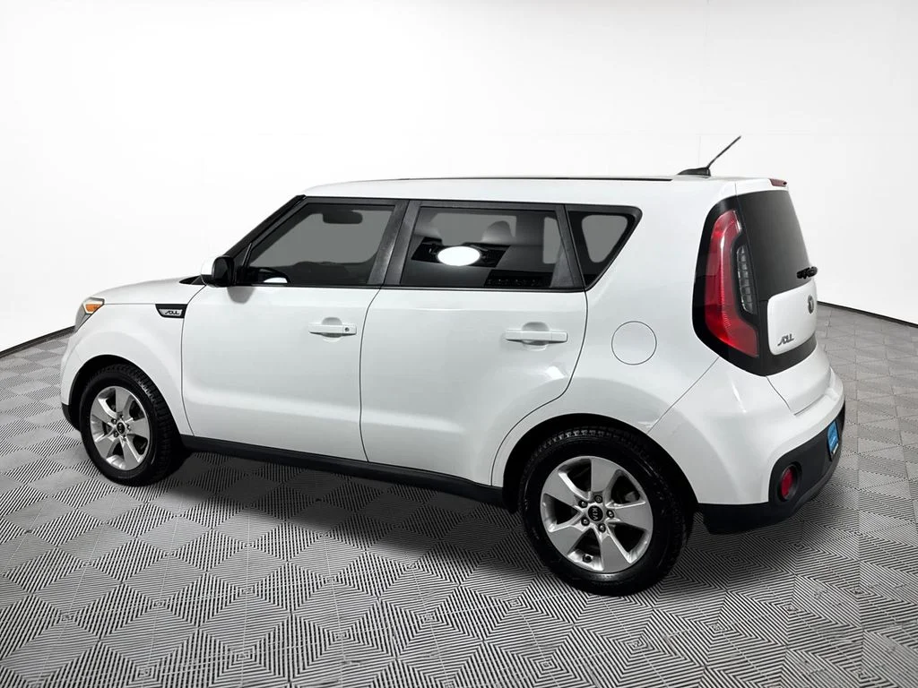 Used 2018 White Kia Base image 11