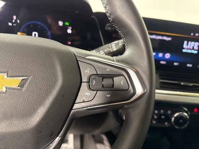 Used 2025 Summit White Chevrolet LT image 30