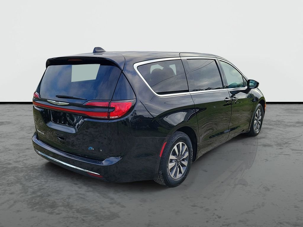Used 2024 Chrysler Pacifica PHEV Select with VIN 2C4RC1S77RR185262 for sale in Live Oak, FL
