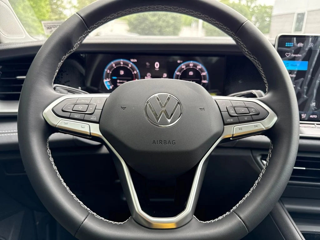 New 2026 Deep Black Pearl Volkswagen SE image 16