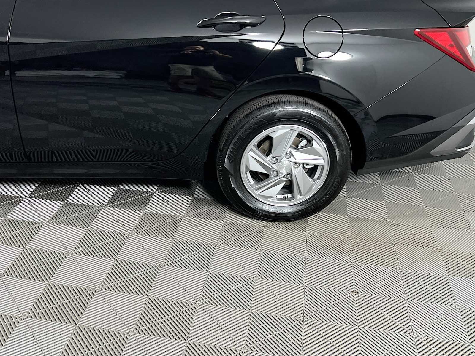 Certified Used 2025 Abyss Black Hyundai SE image 30