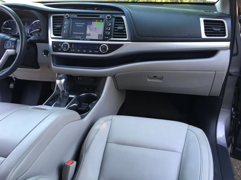 Used 2016 Gray Toyota XLE V6 image 36