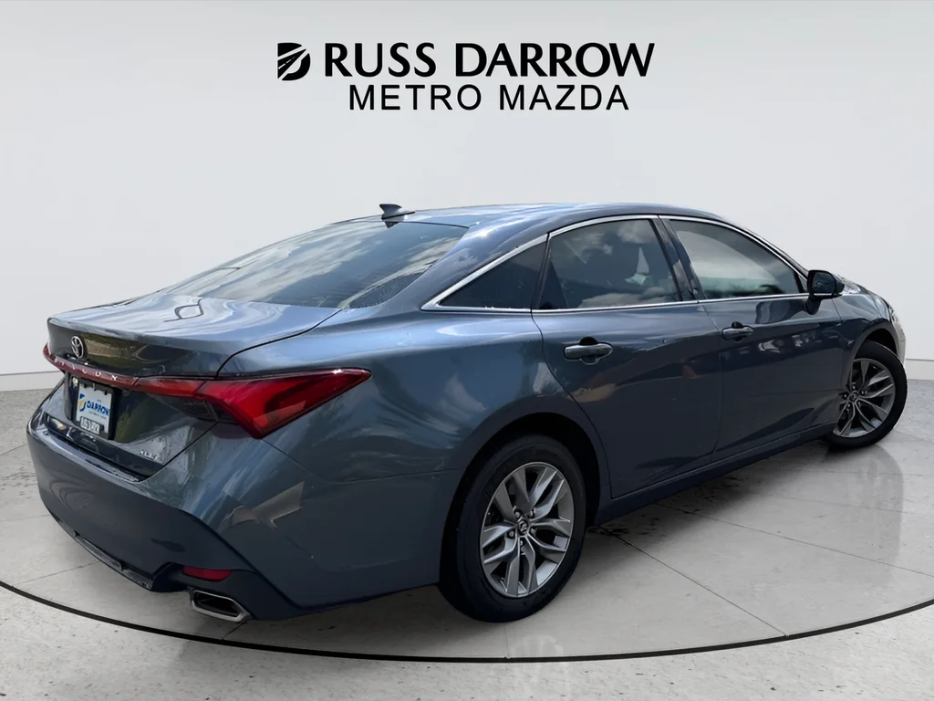 Used 2019 Gray Toyota XLE image 5