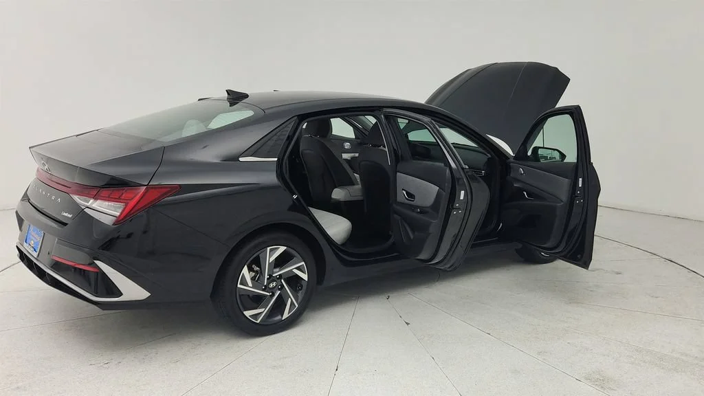 2024 Hyundai Elantra Limited - Photo 12