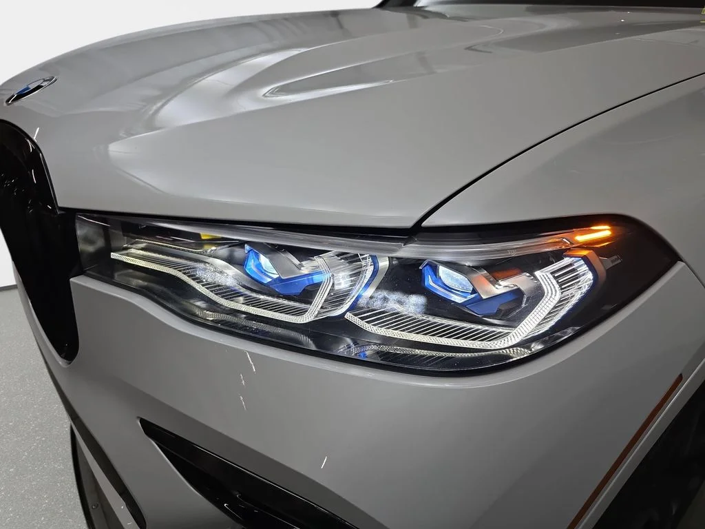 Used 2020 White BMW M50i image 32
