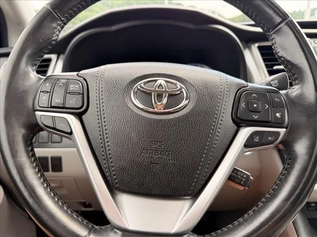 Used 2019 Blue Toyota XLE image 20