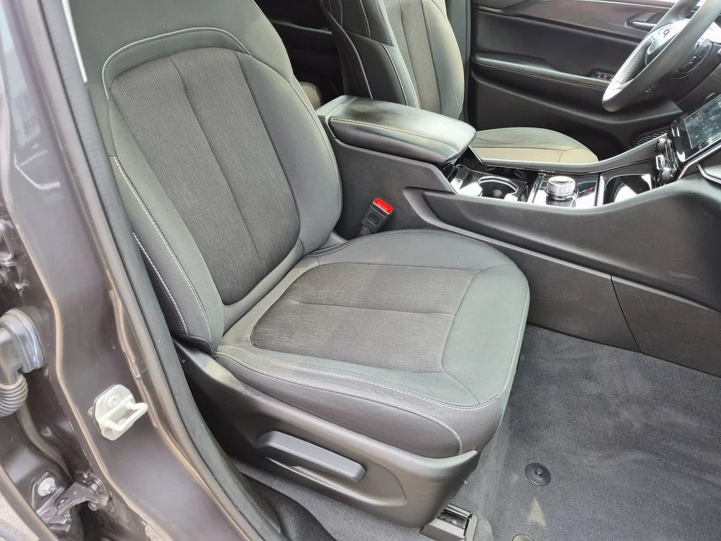 Used 2023 Gray Jeep Laredo image 25