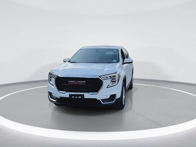 Used 2024 White GMC SLE image 4