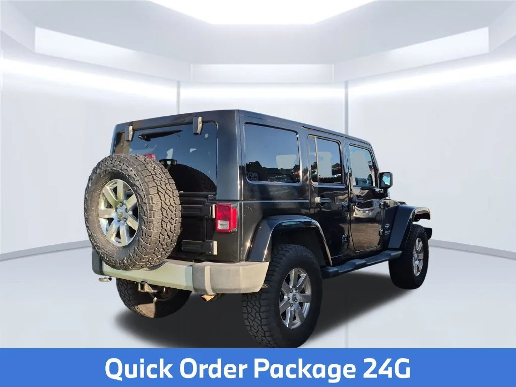Used 2013  Jeep Sahara image 3