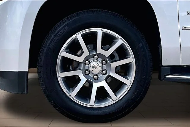 Used 2019 White GMC Denali image 9