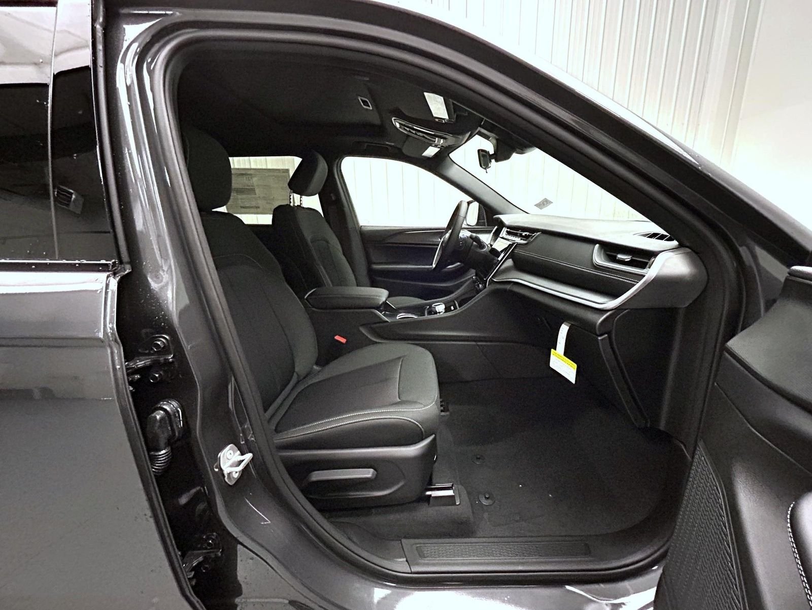 New 2026 Baltic Gray Metallic Clear-Coat Exterior Paint Jeep Laredo image 15