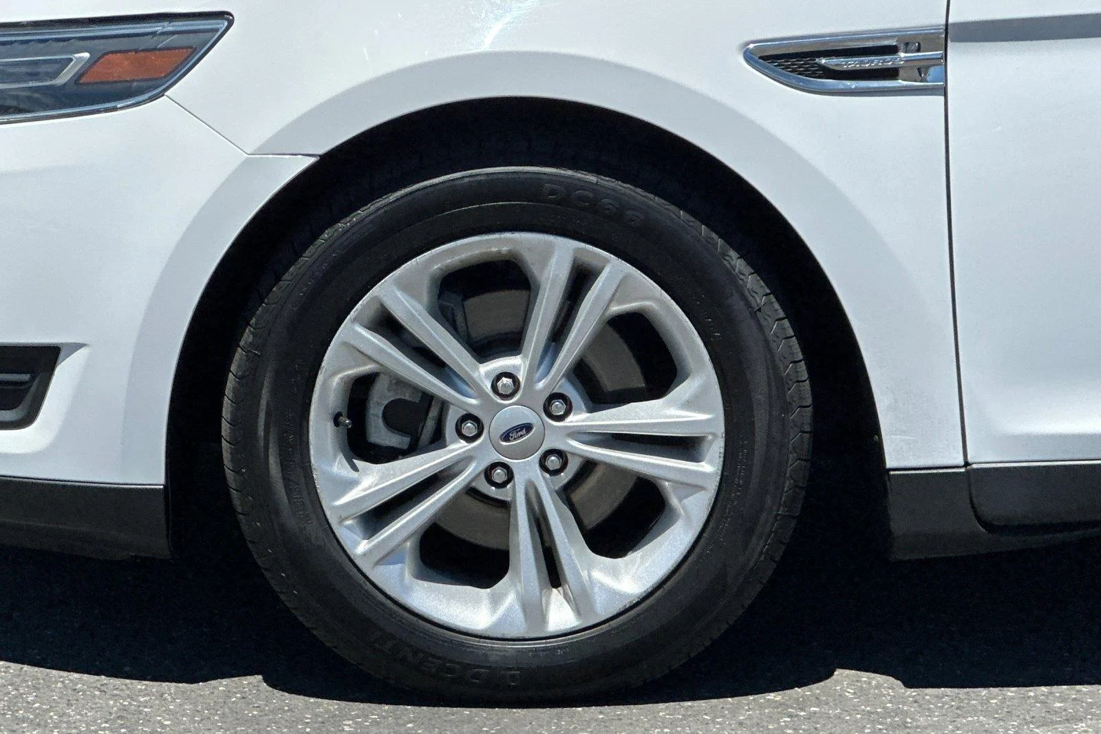 Used 2017 Oxford White Ford SEL image 25