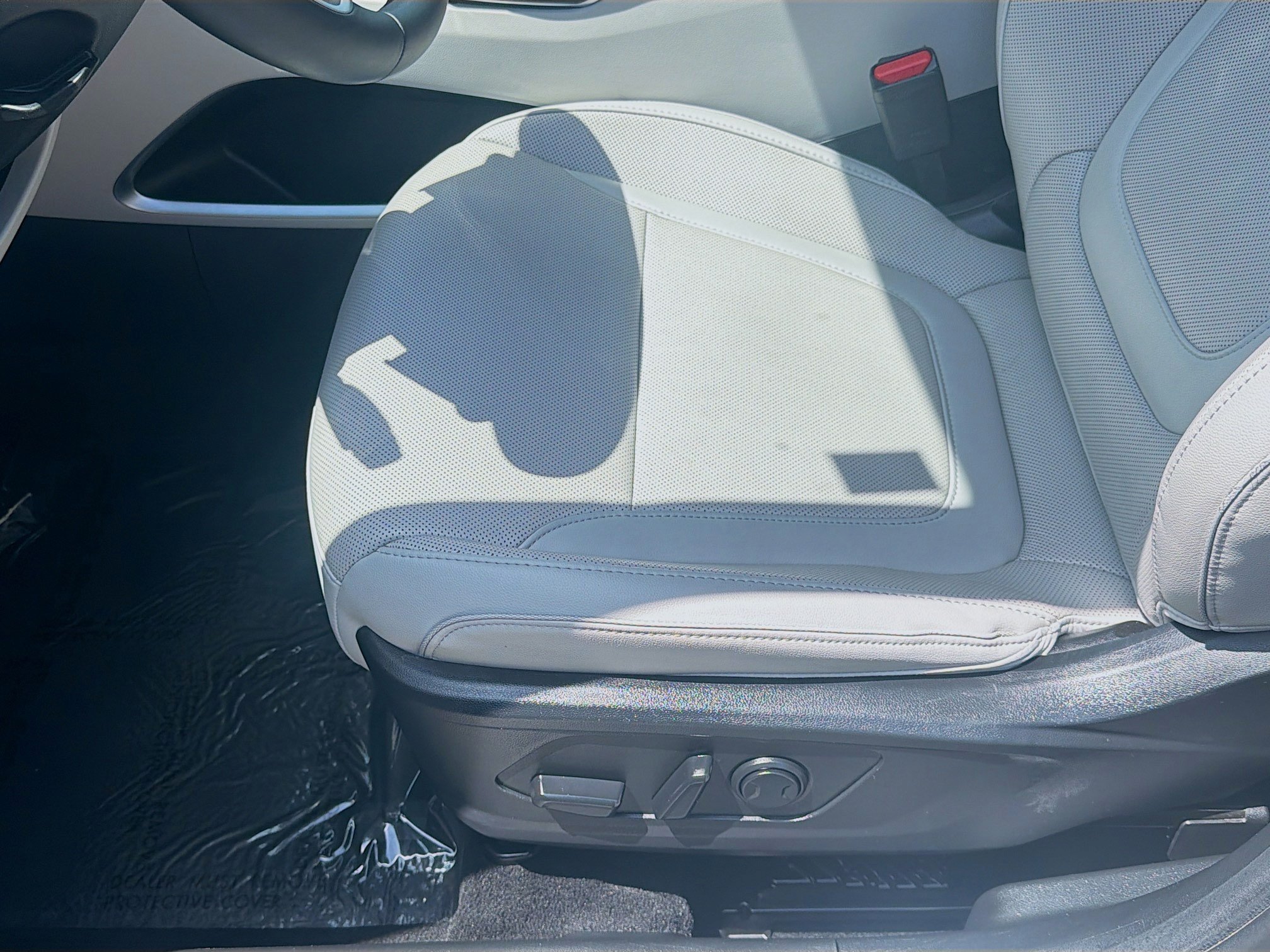 Used 2024 Shimmering Silver Hyundai Limited image 15