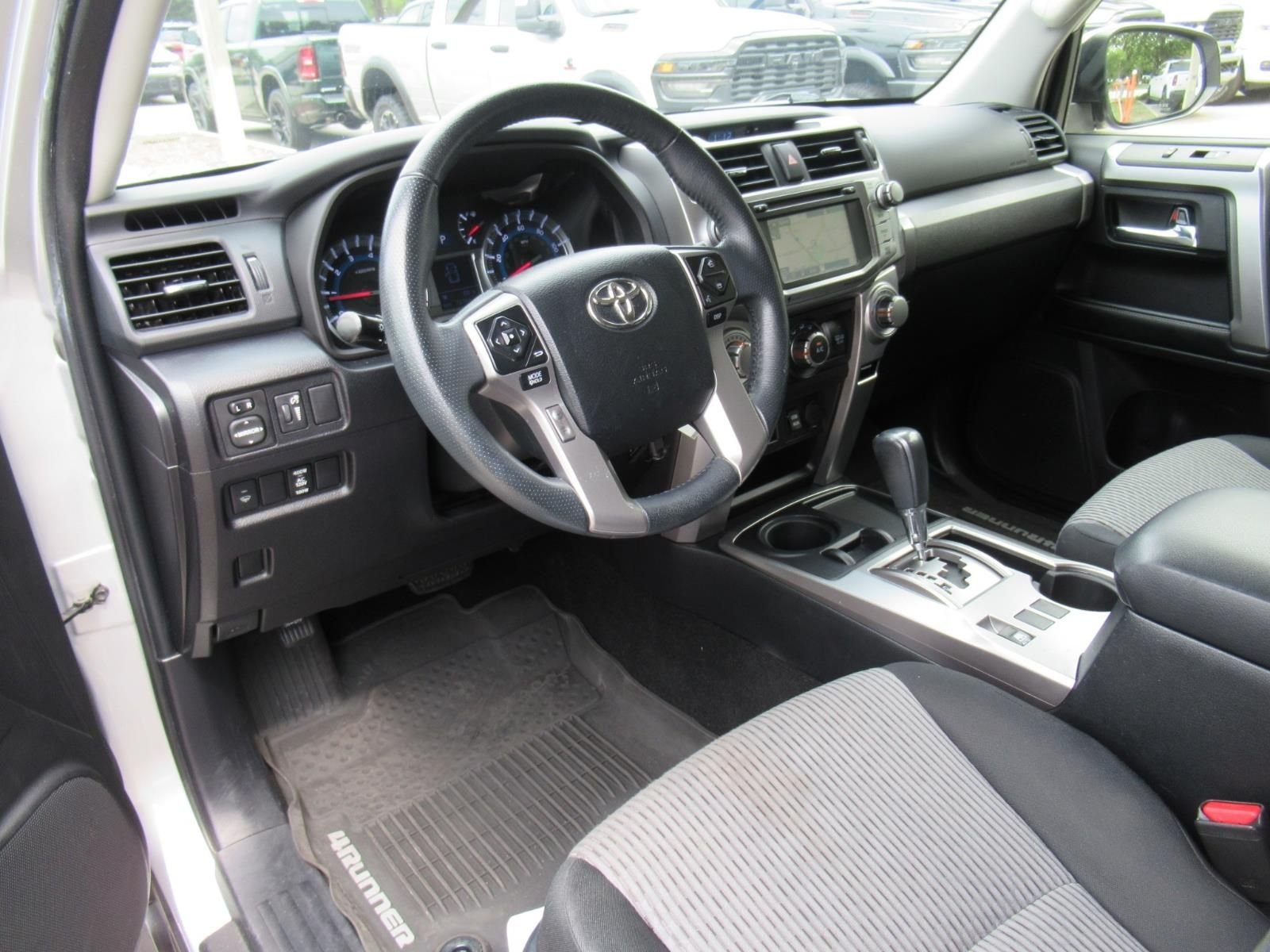 Used 2018 Silver Toyota SR5 image 15