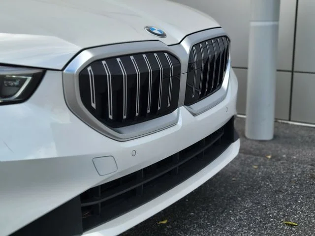 Used 2025 White Metallic BMW 530i image 42
