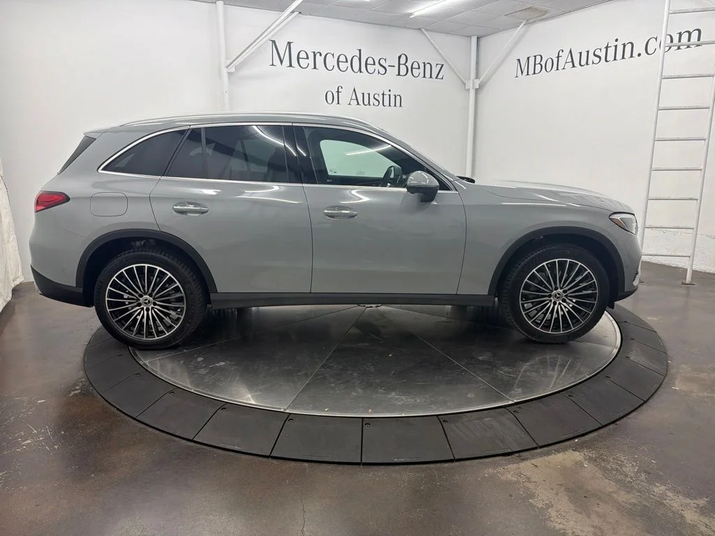 New 2027 White Mercedes-Benz GLC 300 image 8
