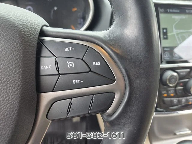 Used 2022 White Jeep Laredo E image 25