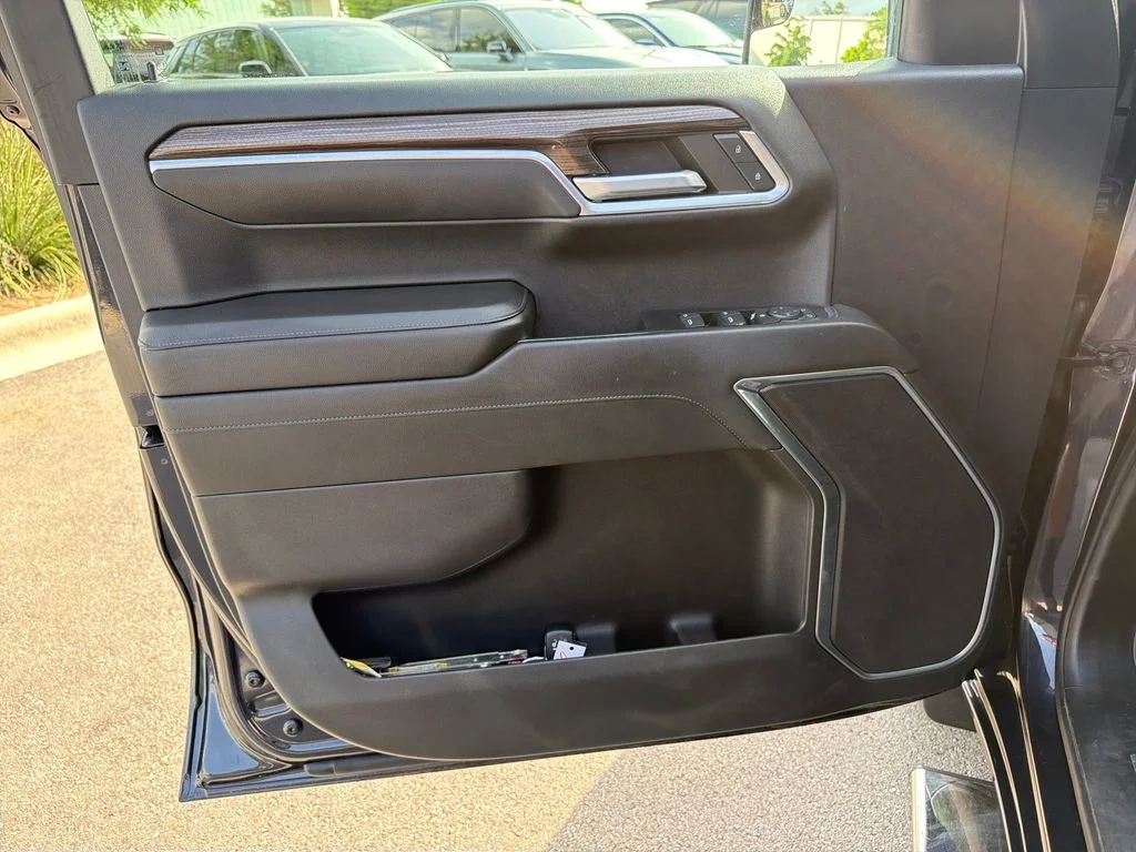 Used 2022 Gray Chevrolet LT image 21
