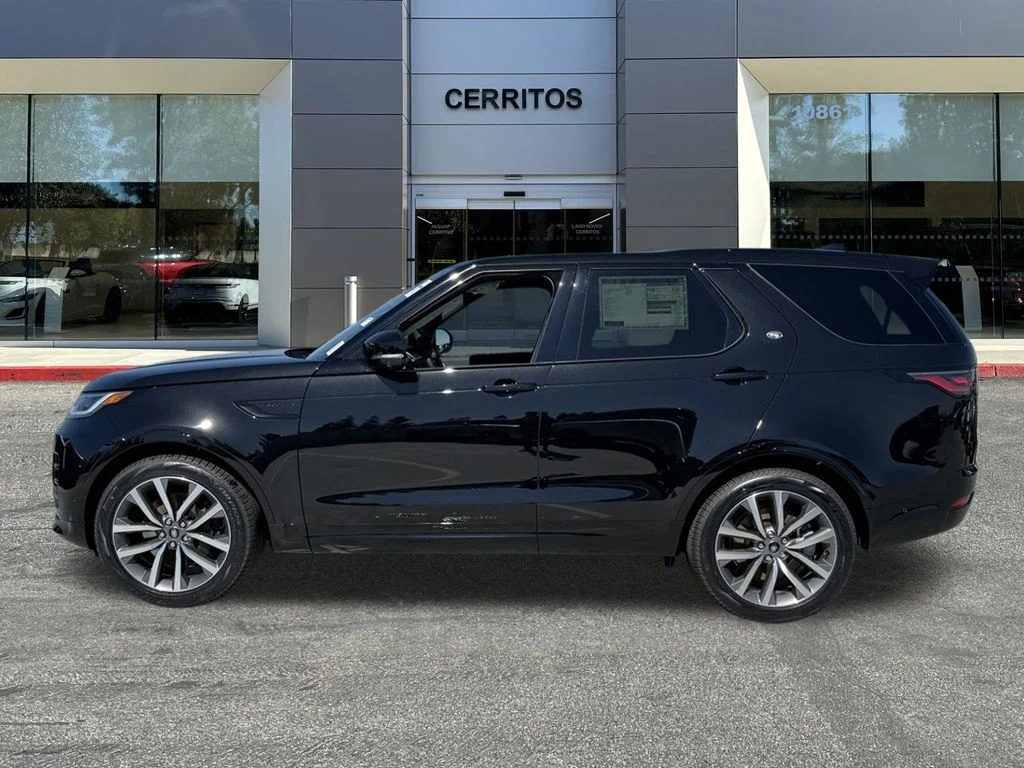 Used 2025 Black Land Rover Dynamic SE image 8