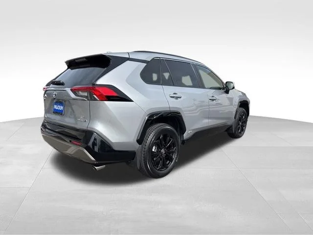 Used 2022 Silver Toyota SE image 5