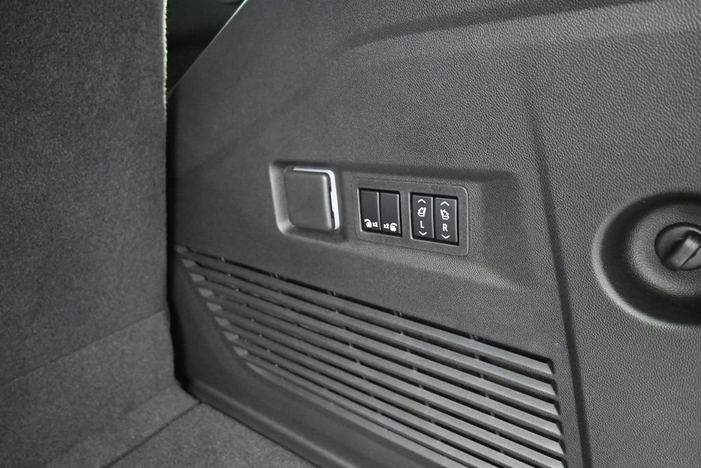 Used 2026 White GMC Denali Ultimate image 19