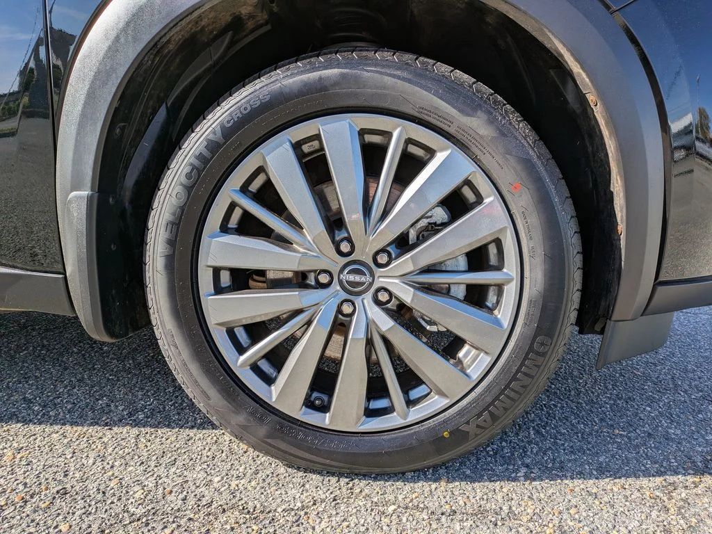 Certified Used 2024 Super Black Nissan SL image 12