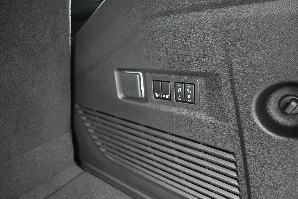 Used 2026 White GMC Denali Ultimate image 19