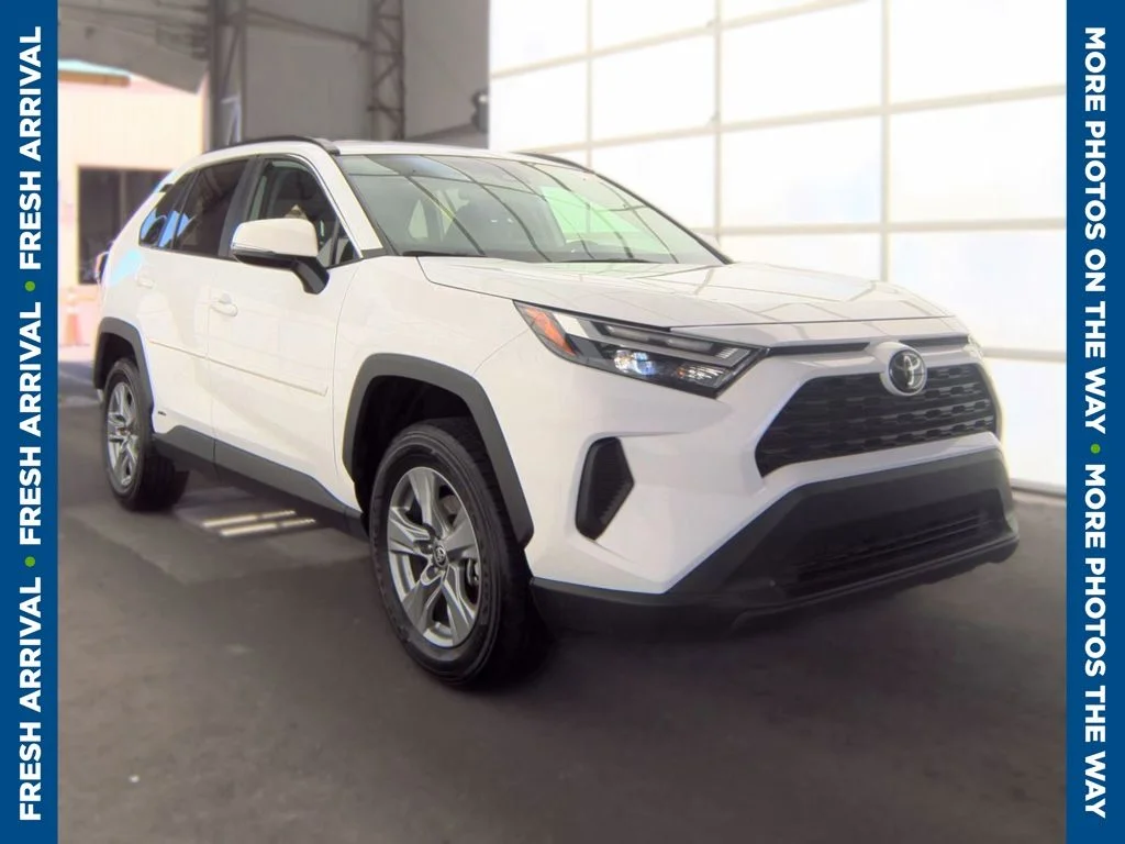 Used 2025 White Toyota XLE image 2