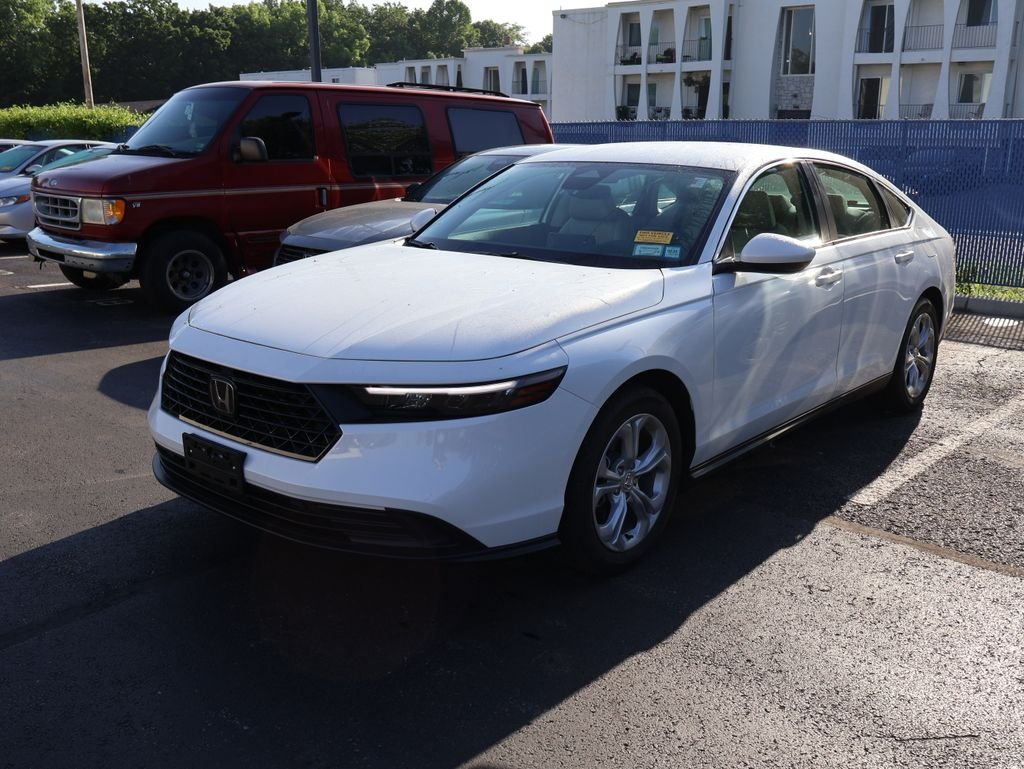Used 2024  Honda LX image 3