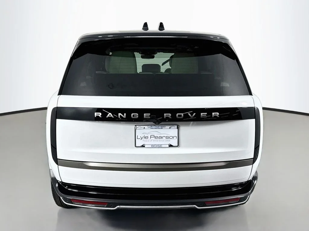 New 2026 Fuji White Land Rover SE image 10