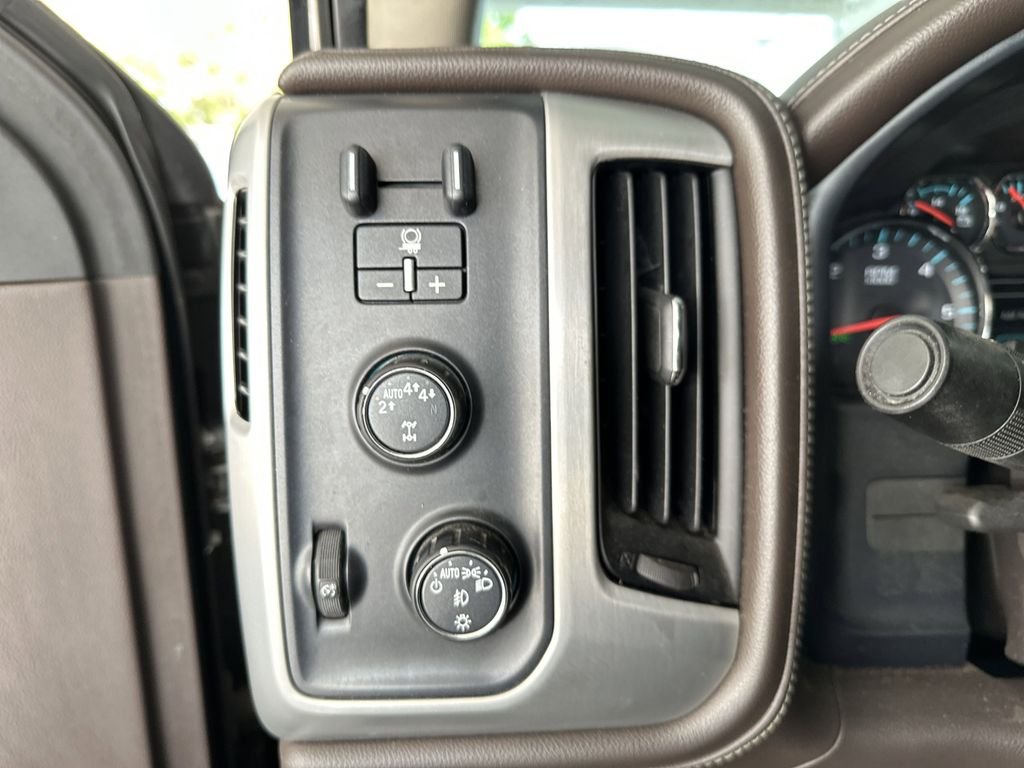 Used 2017 Black GMC SLT image 20