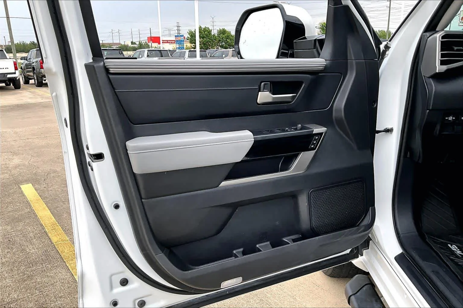 Used 2024 Wind Chill Pearl Toyota Limited Hybrid image 22